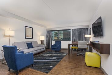 هتل Embassy Suites By Hilton Indianapolis Downtown