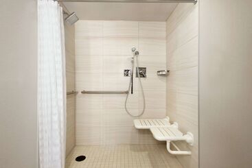هتل Embassy Suites By Hilton Indianapolis Downtown