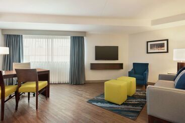 هتل Embassy Suites By Hilton Indianapolis Downtown