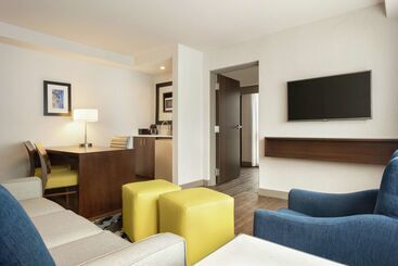 هتل Embassy Suites By Hilton Indianapolis Downtown