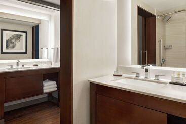 هتل Embassy Suites By Hilton Indianapolis Downtown