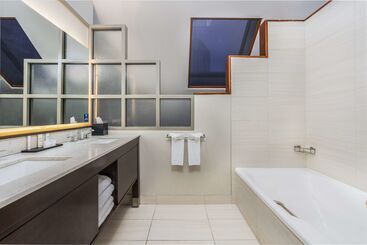 هتل Embassy Suites By Hilton Indianapolis Downtown