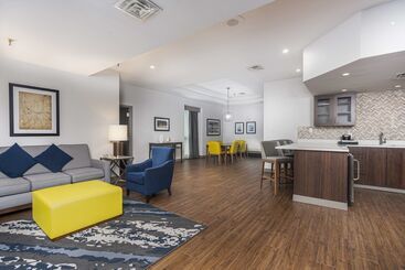 هتل Embassy Suites By Hilton Indianapolis Downtown