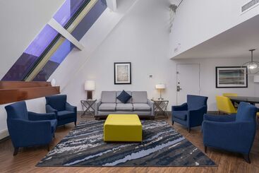 هتل Embassy Suites By Hilton Indianapolis Downtown