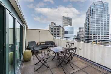 هتل Embassy Suites By Hilton Indianapolis Downtown
