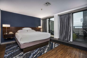 هتل Embassy Suites By Hilton Indianapolis Downtown