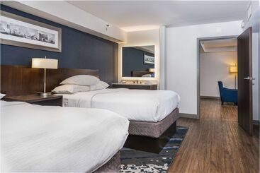 هتل Embassy Suites By Hilton Indianapolis Downtown