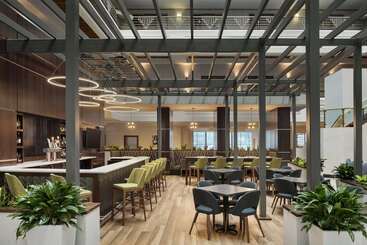 هتل Embassy Suites By Hilton Indianapolis Downtown