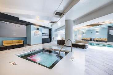 هتل Embassy Suites By Hilton Indianapolis Downtown