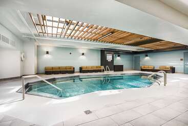 هتل Embassy Suites By Hilton Indianapolis Downtown