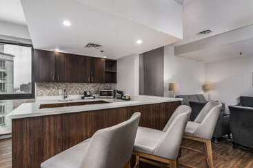 هتل Embassy Suites By Hilton Indianapolis Downtown