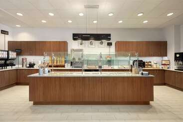 هتل Embassy Suites By Hilton Indianapolis Downtown