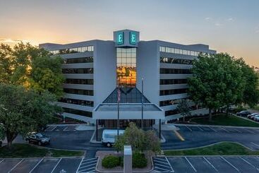 هتل Embassy Suites By Hilton Kansas City Overland Park