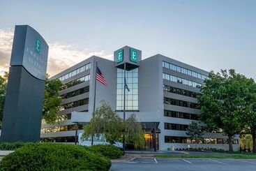 هتل Embassy Suites By Hilton Kansas City Overland Park