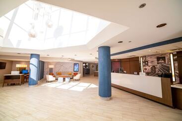 هتل Embassy Suites By Hilton Kansas City Overland Park