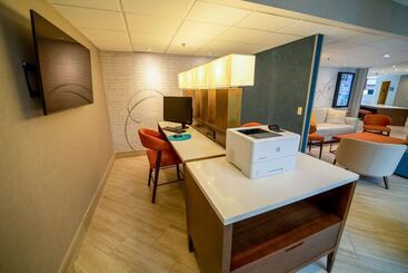 هتل Embassy Suites By Hilton Kansas City Overland Park