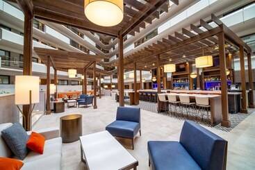 هتل Embassy Suites By Hilton Kansas City Overland Park