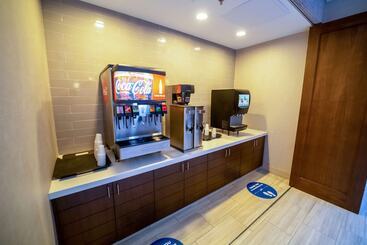 هتل Embassy Suites By Hilton Kansas City Overland Park