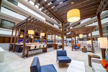 هتل Embassy Suites By Hilton Kansas City Overland Park