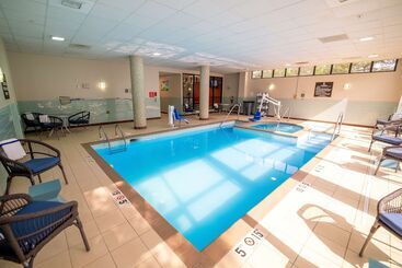 هتل Embassy Suites By Hilton Kansas City Overland Park
