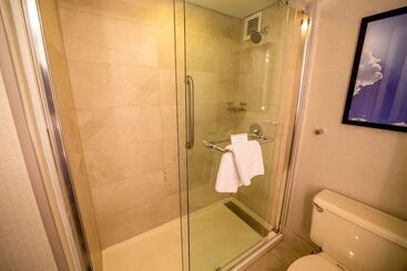 هتل Embassy Suites By Hilton Kansas City Overland Park