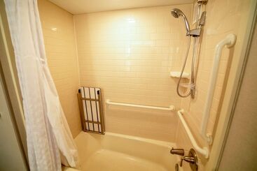 هتل Embassy Suites By Hilton Kansas City Overland Park
