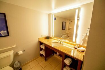 هتل Embassy Suites By Hilton Kansas City Overland Park