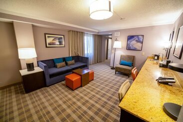 هتل Embassy Suites By Hilton Kansas City Overland Park