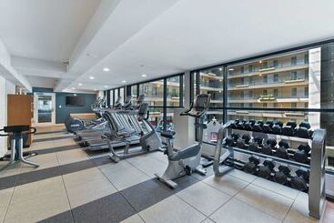 هتل Embassy Suites By Hilton Los Angeles Downey