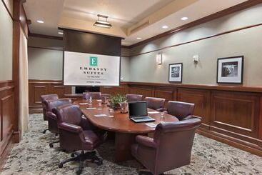 هتل Embassy Suites By Hilton Los Angeles Downey