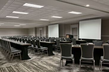 هتل Embassy Suites By Hilton Los Angeles Downey