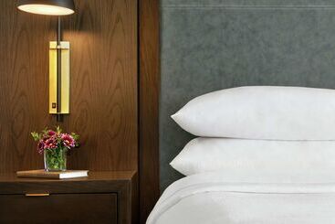 هتل Embassy Suites By Hilton Los Angeles Downey