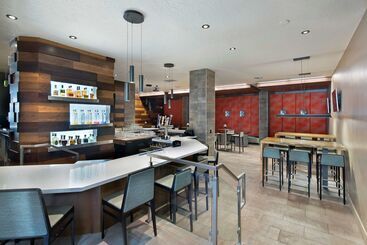 هتل Embassy Suites By Hilton Los Angeles Downey