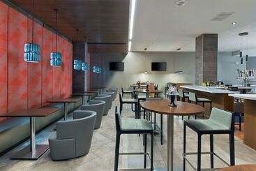 هتل Embassy Suites By Hilton Los Angeles Downey