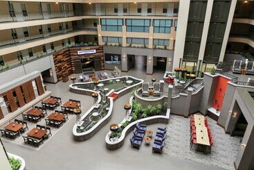 هتل Embassy Suites By Hilton Los Angeles Downey