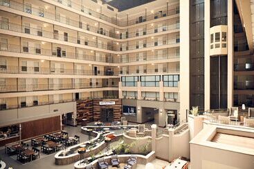 هتل Embassy Suites By Hilton Los Angeles Downey