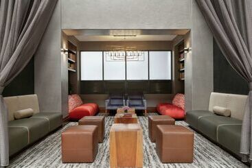 هتل Embassy Suites By Hilton Los Angeles Downey