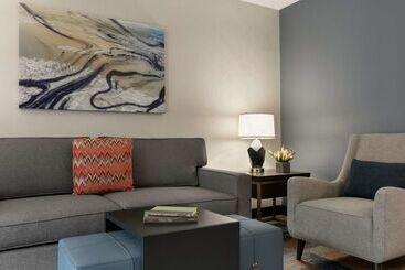 هتل Embassy Suites By Hilton Los Angeles Downey