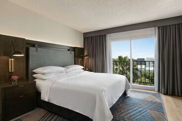 هتل Embassy Suites By Hilton Los Angeles Downey