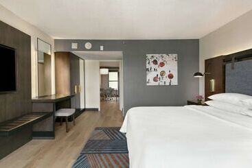 هتل Embassy Suites By Hilton Los Angeles Downey