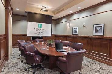 هتل Embassy Suites By Hilton Los Angeles Downey