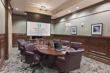 هتل Embassy Suites By Hilton Los Angeles Downey