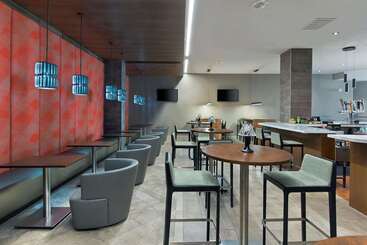 هتل Embassy Suites By Hilton Los Angeles Downey