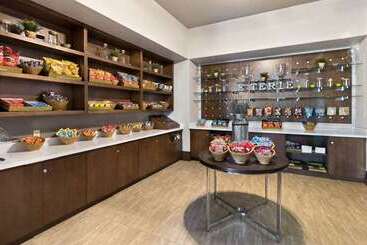 هتل Embassy Suites By Hilton Los Angeles Downey