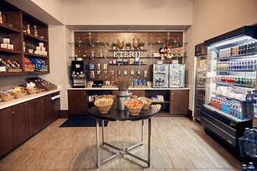 هتل Embassy Suites By Hilton Los Angeles Downey