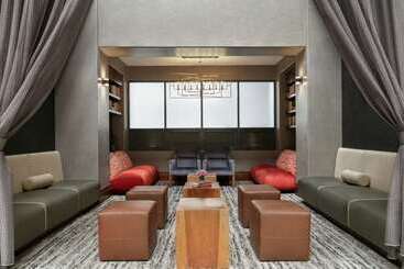 هتل Embassy Suites By Hilton Los Angeles Downey
