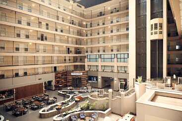 هتل Embassy Suites By Hilton Los Angeles Downey