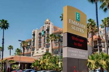 هتل Embassy Suites By Hilton Los Angeles Downey