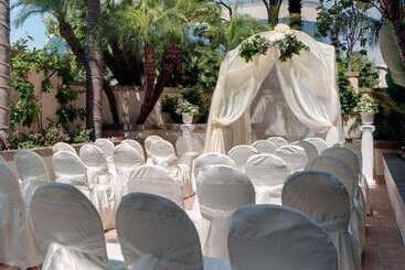 هتل Embassy Suites By Hilton Los Angeles Downey