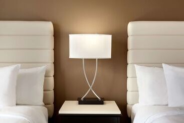 هتل Embassy Suites By Hilton Oklahoma City Will Rogers Airport